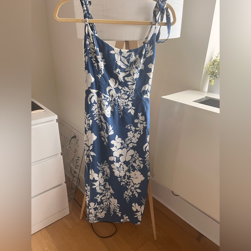 Reformation Besse Dress - Size 2, worn once. Color = Cyanotype